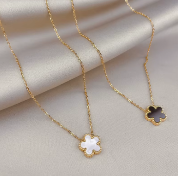 Clover Statement Necklace Gold / Black